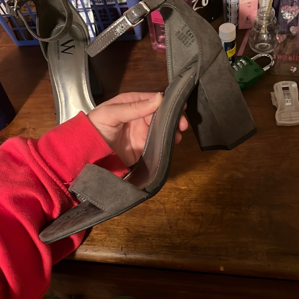 Grey heels - Picture 6 of 7
